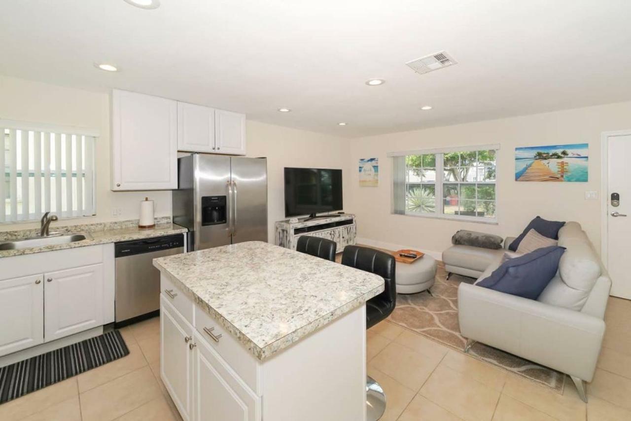 Lovely Cottage - Close To Siesta, Shops & Dining Sarasota Exterior photo